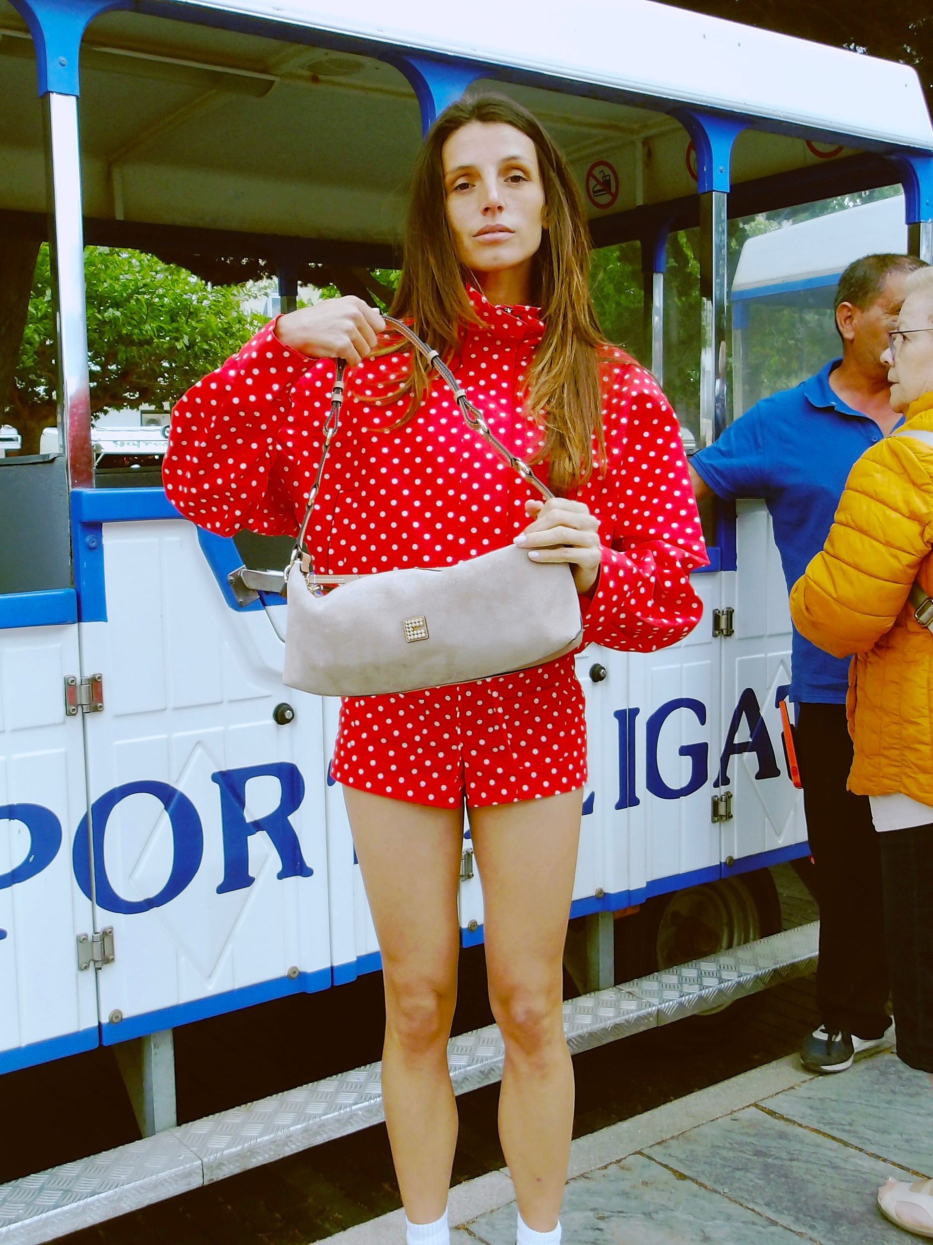 #color_TAUPE
